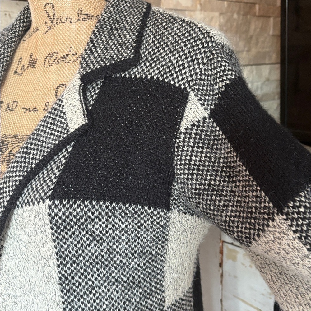 Love Tree black and gray checker block open front long line 2 pocket cardigan - Picture 5 of 16